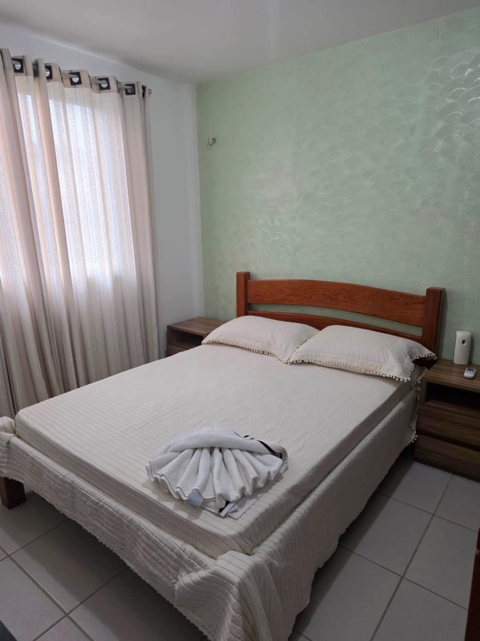 Bed, TV and multimedia, Bedroom