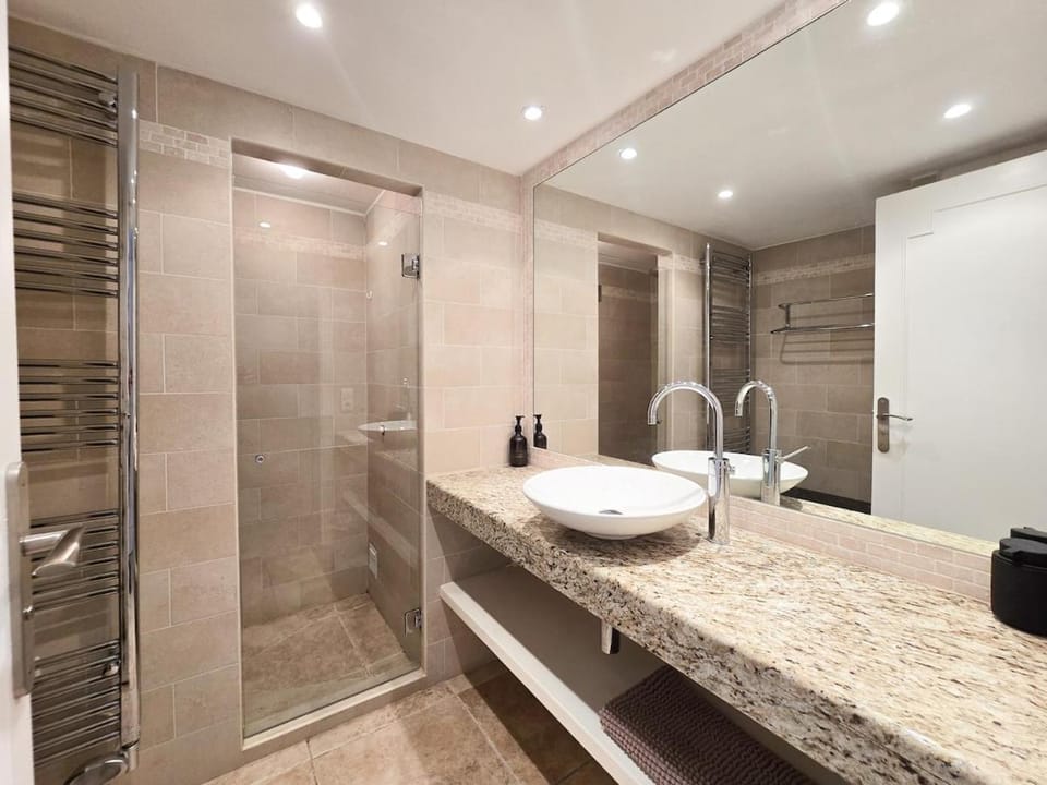 86m2, spacieux, 2 chambres, à 1 min de la plage Apartment in Cannes