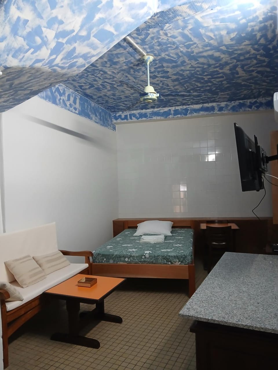 Bed, Seating area