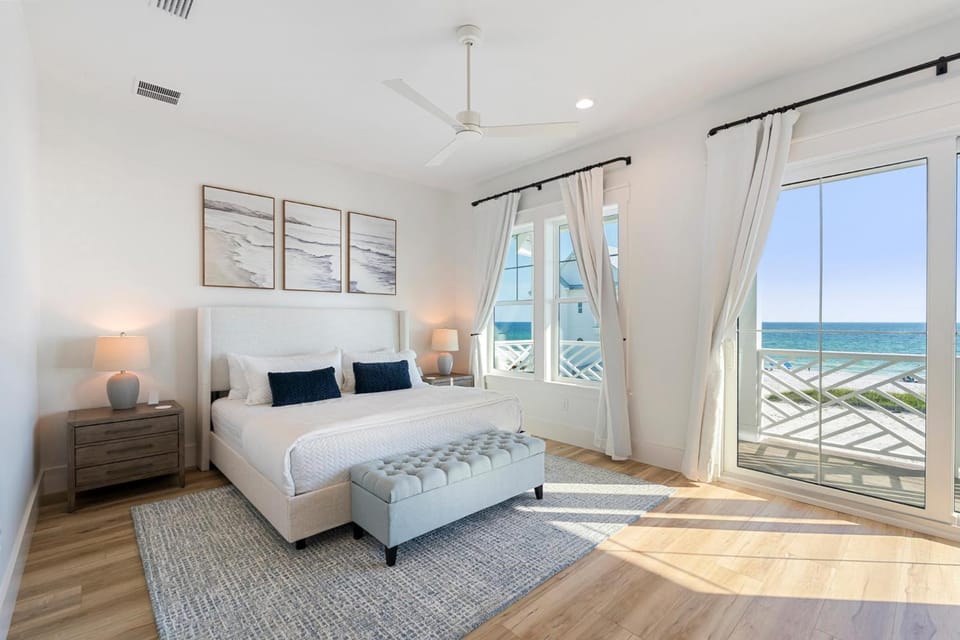 Emerald Retreat House in Lower Grand Lagoon