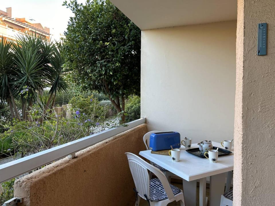Patio, Day