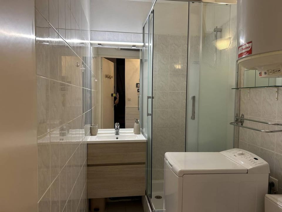 Shower, Bathroom