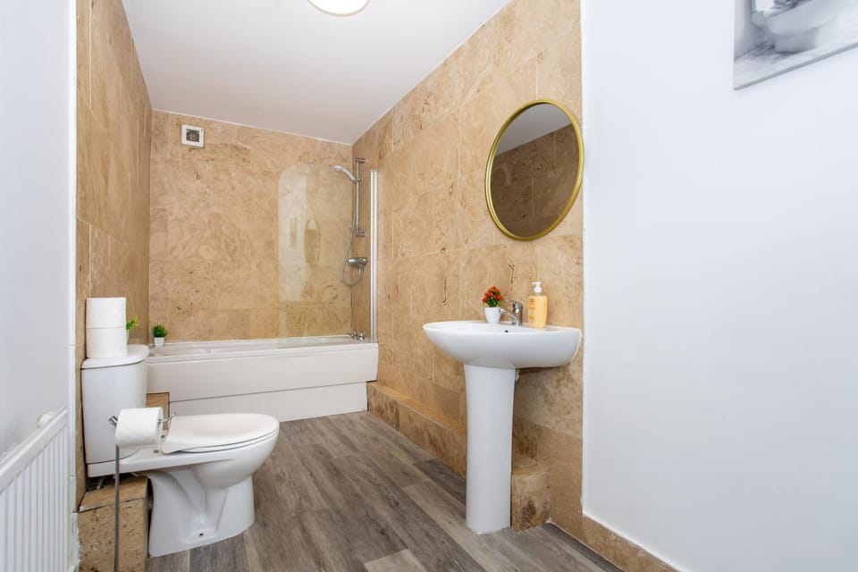 Shower, Toilet, Bathroom, Bath, towels