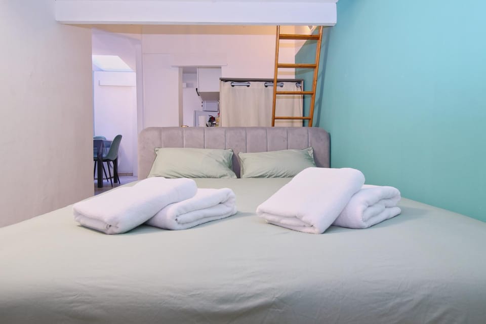 Bed, Night