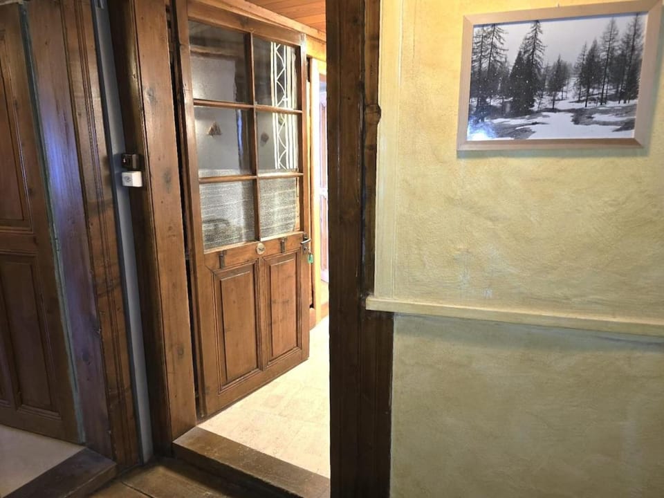 Heimatkunst 02, klassisches Walliser Chalet, teilrenoviert, zentral Apartment in Canton of Valais