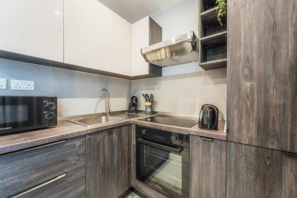 NEW - Only Suites Unit 6 - Modern 2-Bedroom apartment with common heated Jacuzzi by SF Homes Apartment in Saint Julians