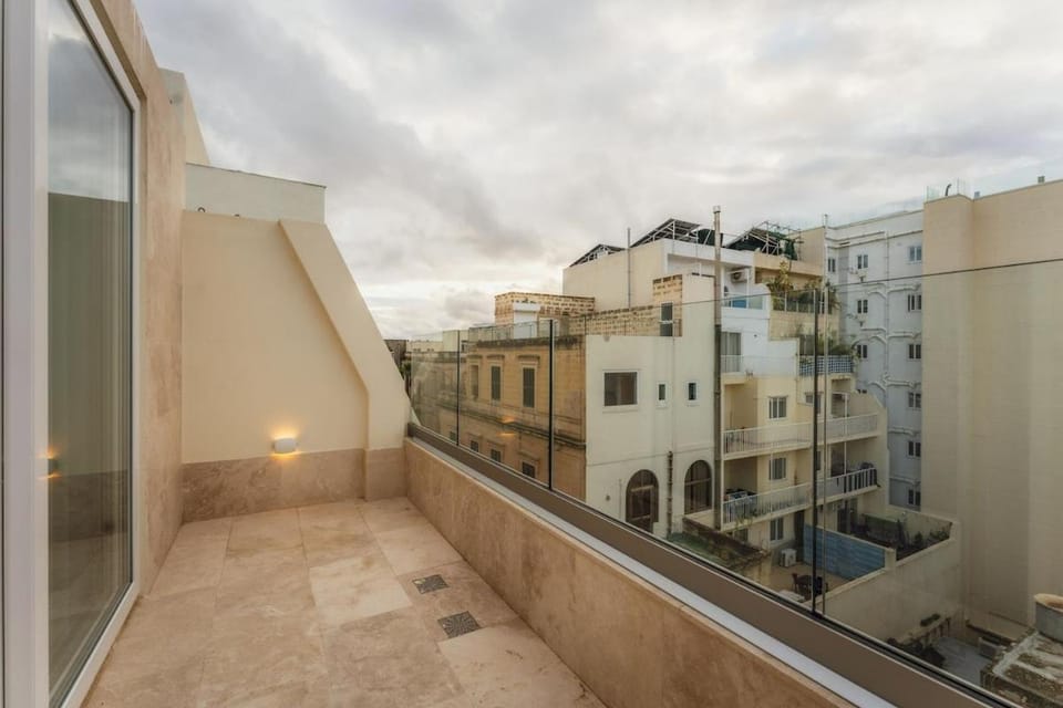 NEW - Only Suites Unit 6 - Modern 2-Bedroom apartment with common heated Jacuzzi by SF Homes Apartment in Saint Julians