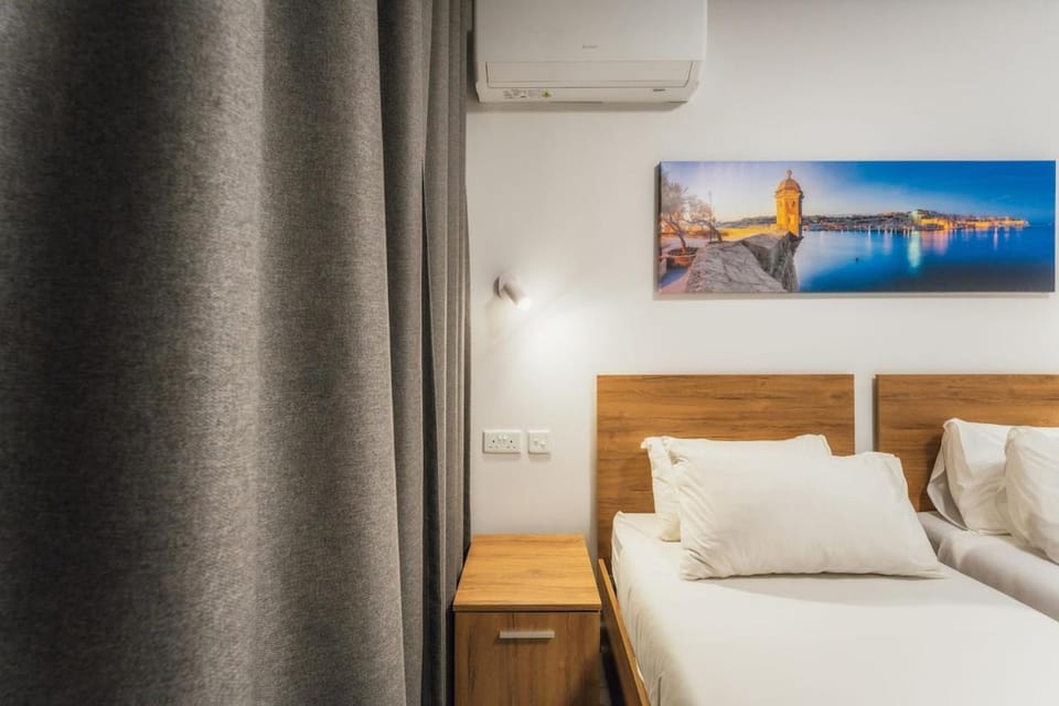 NEW - Only Suites Unit 6 - Modern 2-Bedroom apartment with common heated Jacuzzi by SF Homes Apartment in Saint Julians