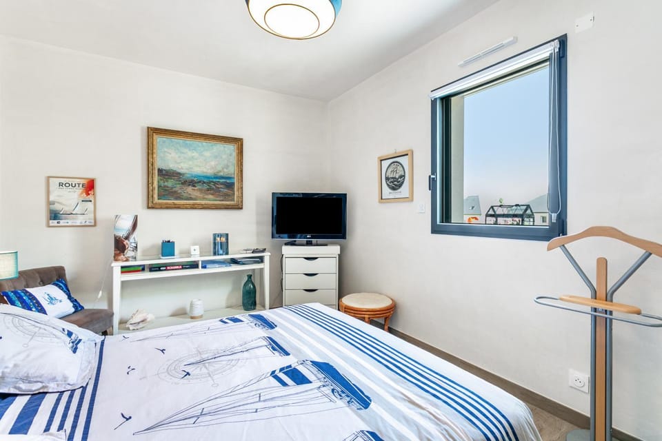 Living room, Bedroom