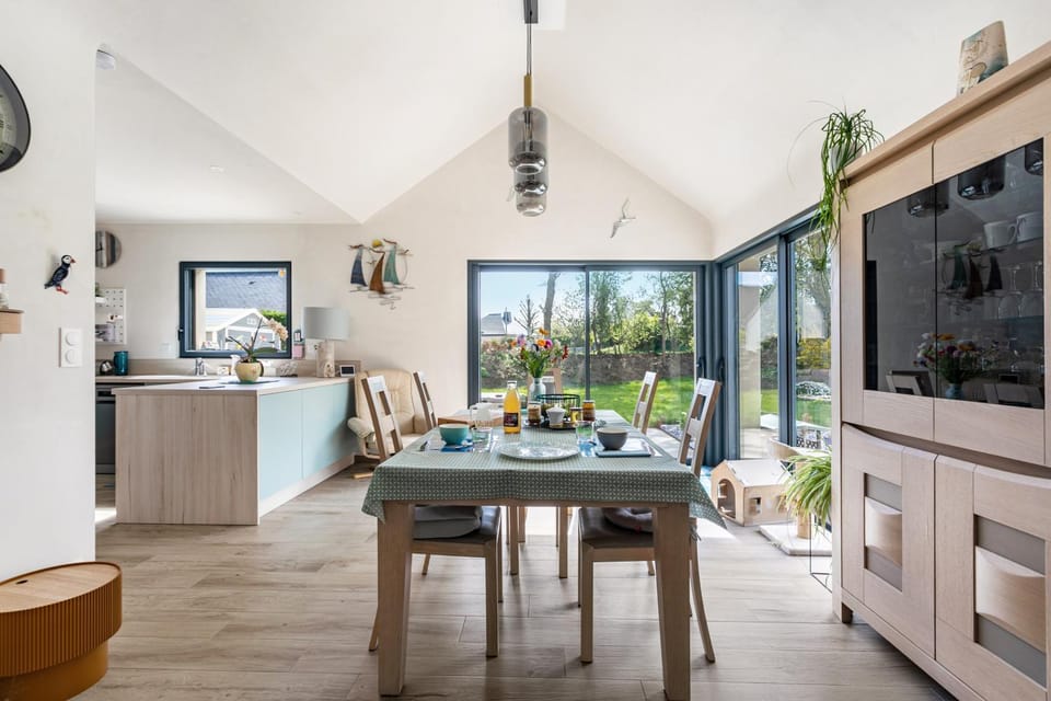 Property building, Kitchen or kitchenette, Living room