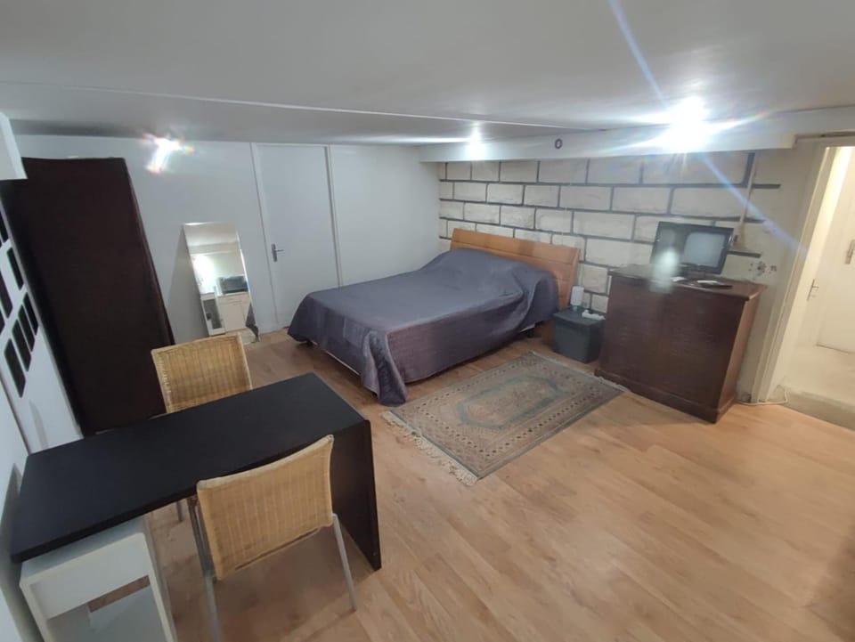 Studio dans Maison entre Paris et Disneyland Bed and Breakfast in Île-de-France