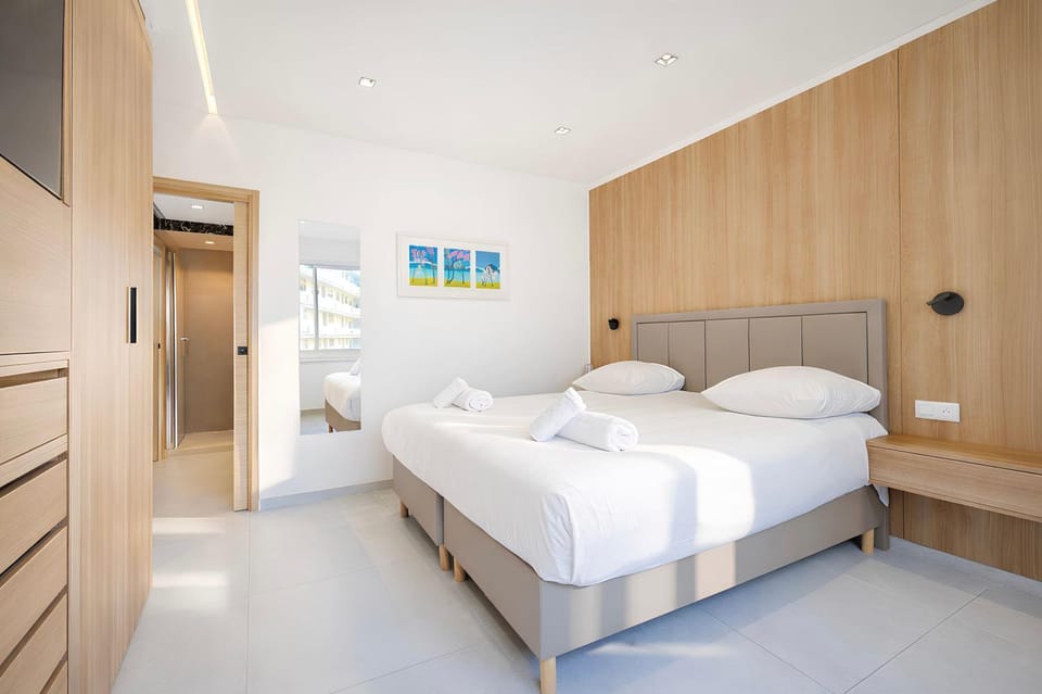 Bed, Photo of the whole room, Bedroom, towels, wardrobe