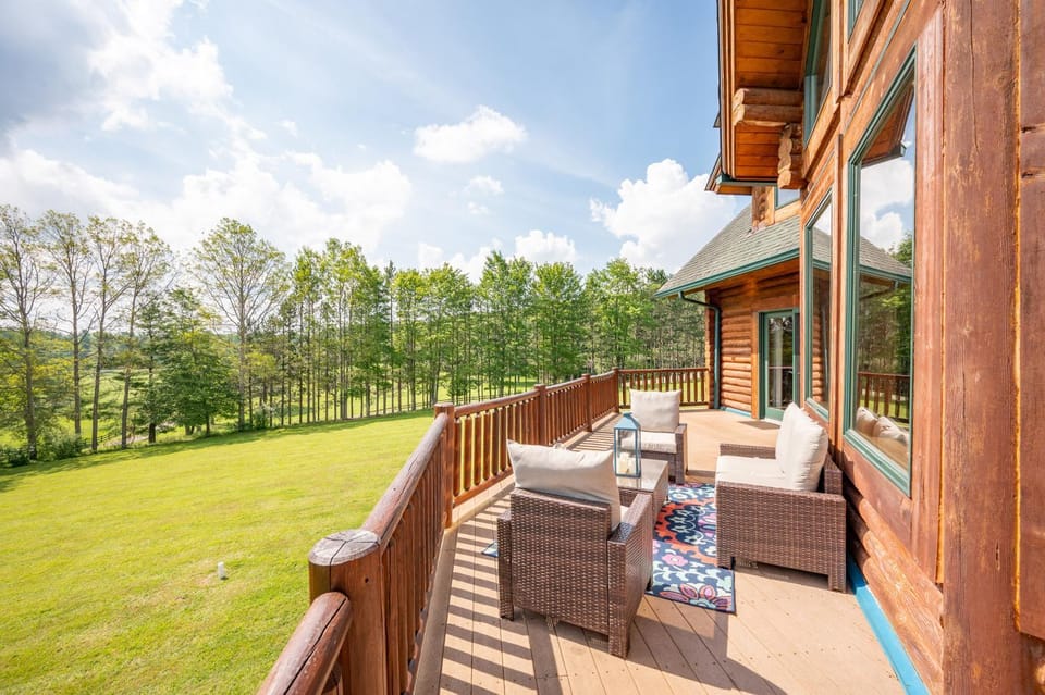 Log Mahal by Railey Vacations House in Deep Creek Lake