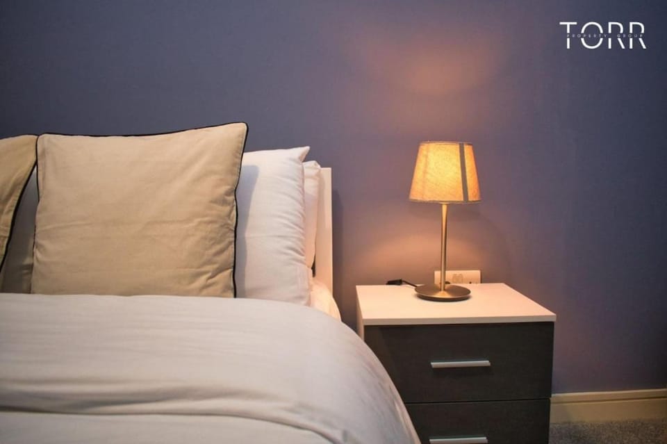Spacious 2BR Apartment By Torr Property Group Short Term Rentals With Free Underground Allocated Parking Manchester Apartment in Manchester