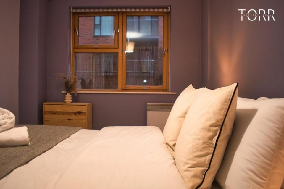 Spacious 2BR Apartment By Torr Property Group Short Term Rentals With Free Underground Allocated Parking Manchester Apartment in Manchester