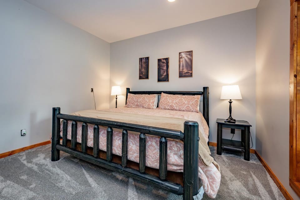 Log Retreat by Railey Vacations House in Deep Creek Lake