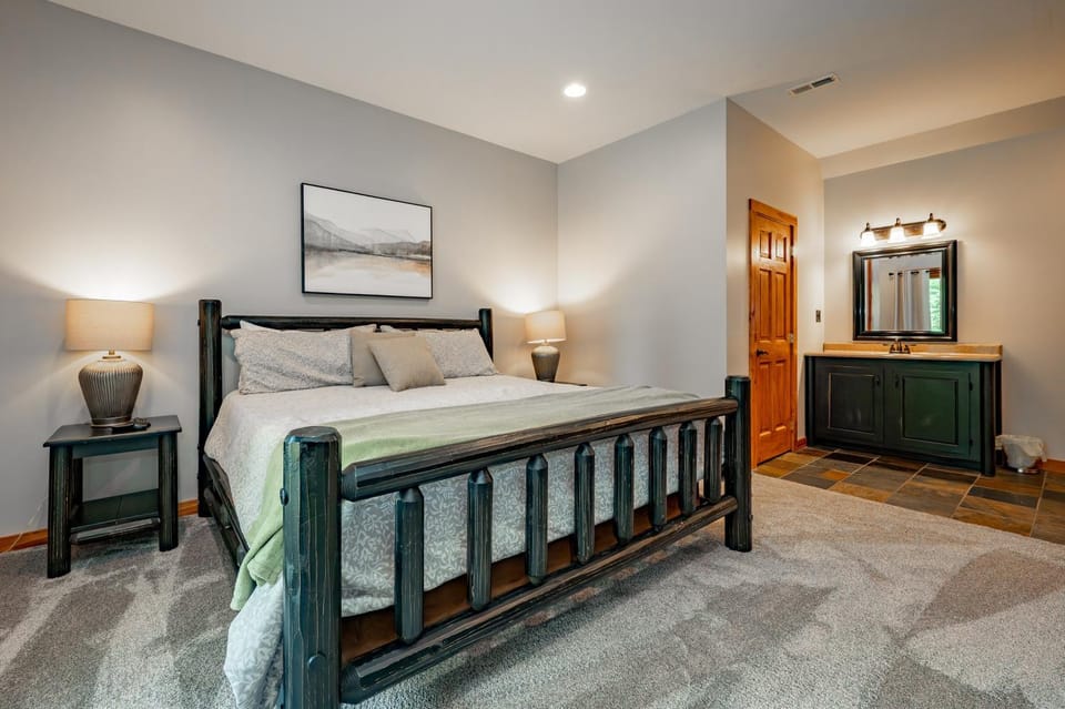 Log Retreat by Railey Vacations House in Deep Creek Lake
