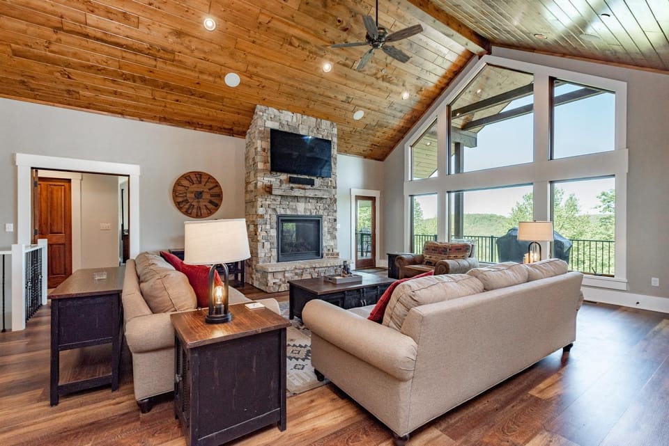 Lookout Lodge by Railey Vacations House in Deep Creek Lake