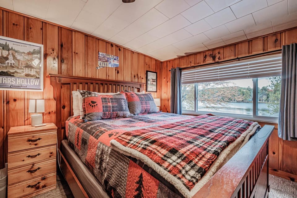 Camp S'Mores Waterfront Hot Tub Dogs FREE House in Shapleigh