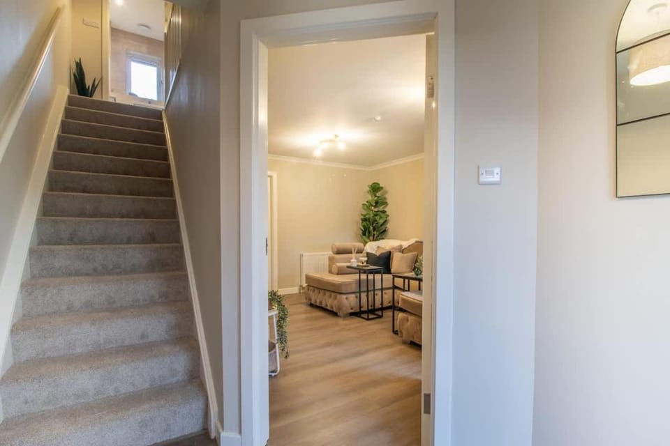 Angel House - 3 bedrooms close to Airdrie Centre House in Airdrie