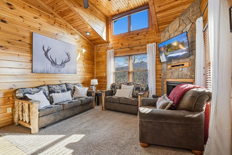 Smoky Diamond Lodge by American Patriot Getaways House in Gatlinburg