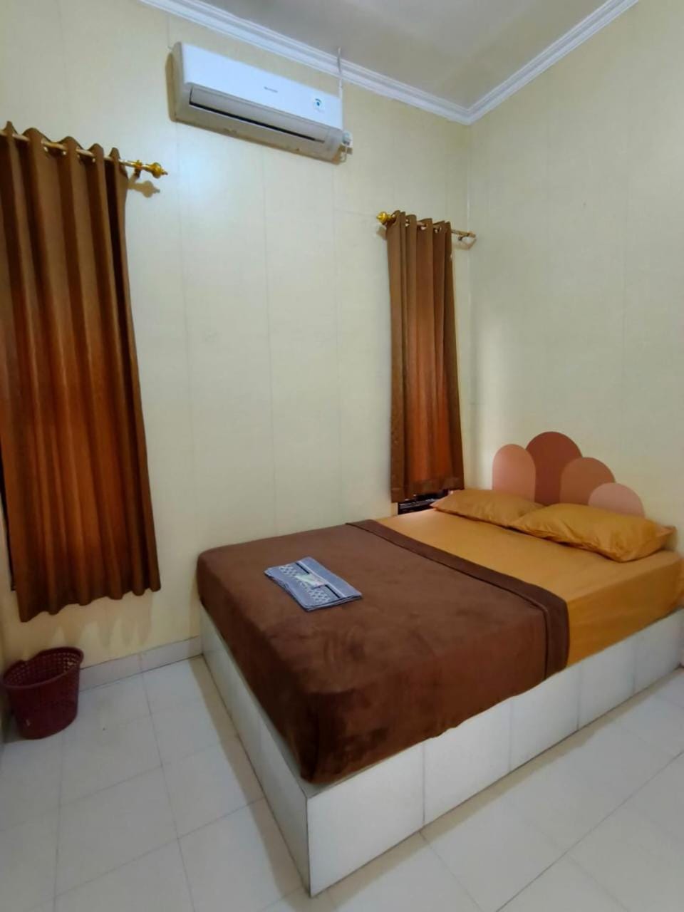 Bed, Bedroom, air conditioner