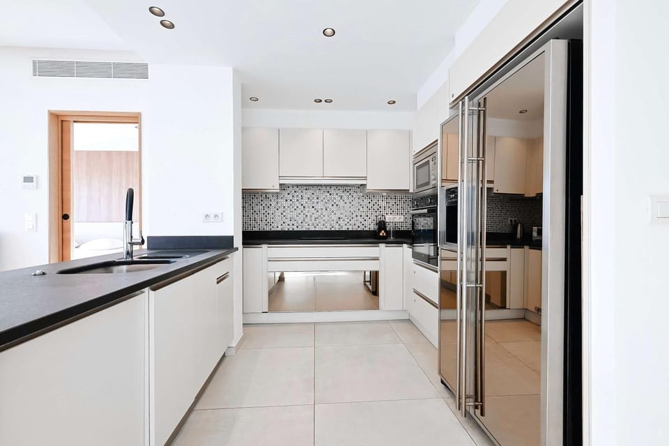 Kitchen or kitchenette, dishwasher, oven, stove