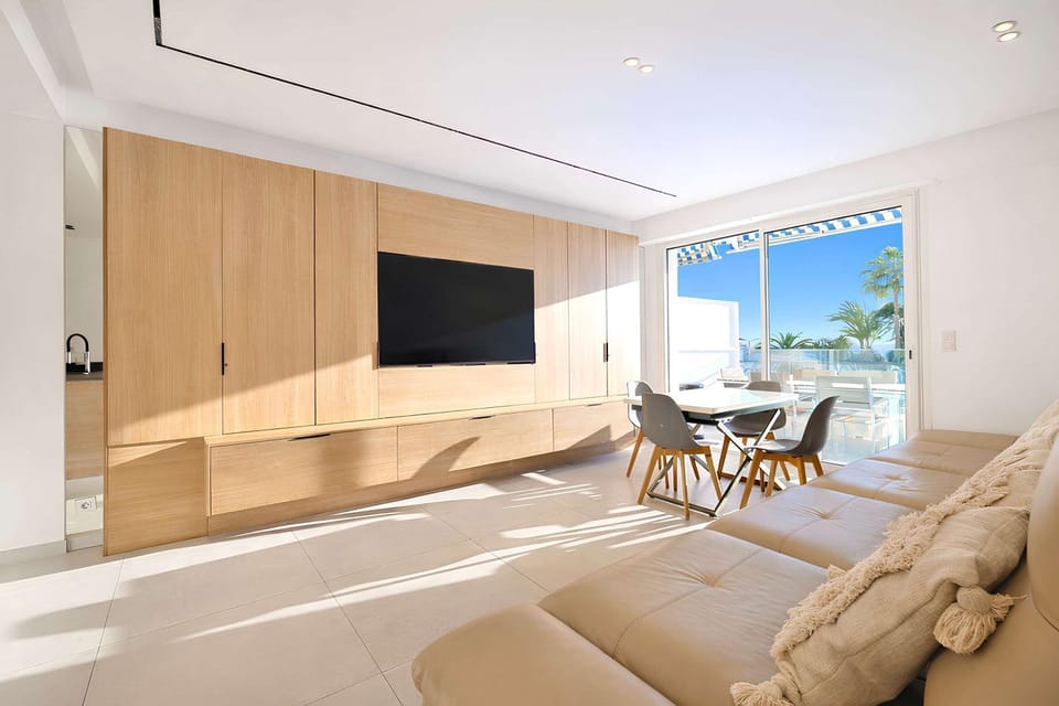 TV and multimedia, Living room, Dining area, internet