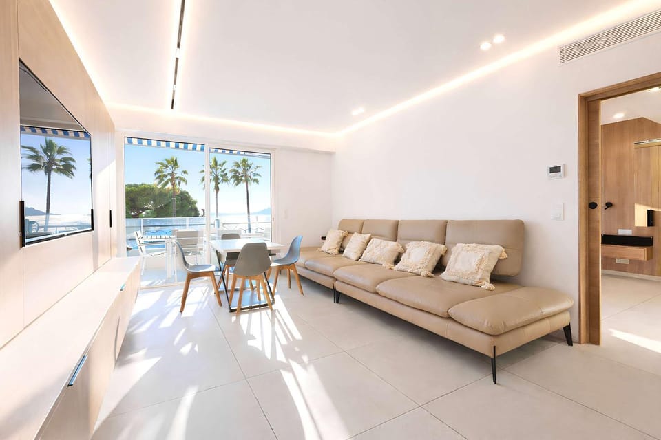 Patio, View (from property/room), Balcony/Terrace, Living room, Dining area