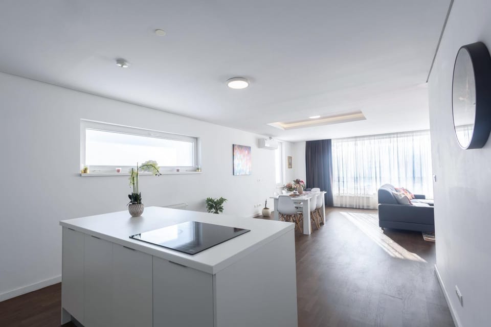 Seating area, Dining area, stove, kitchen