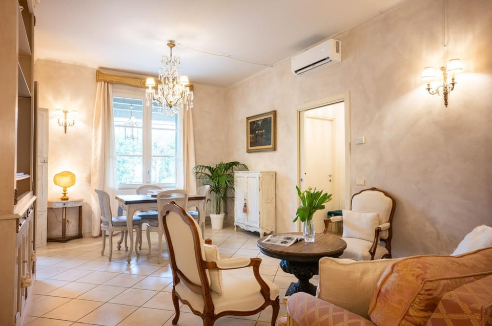 Living room, Seating area, Dining area, air conditioner
