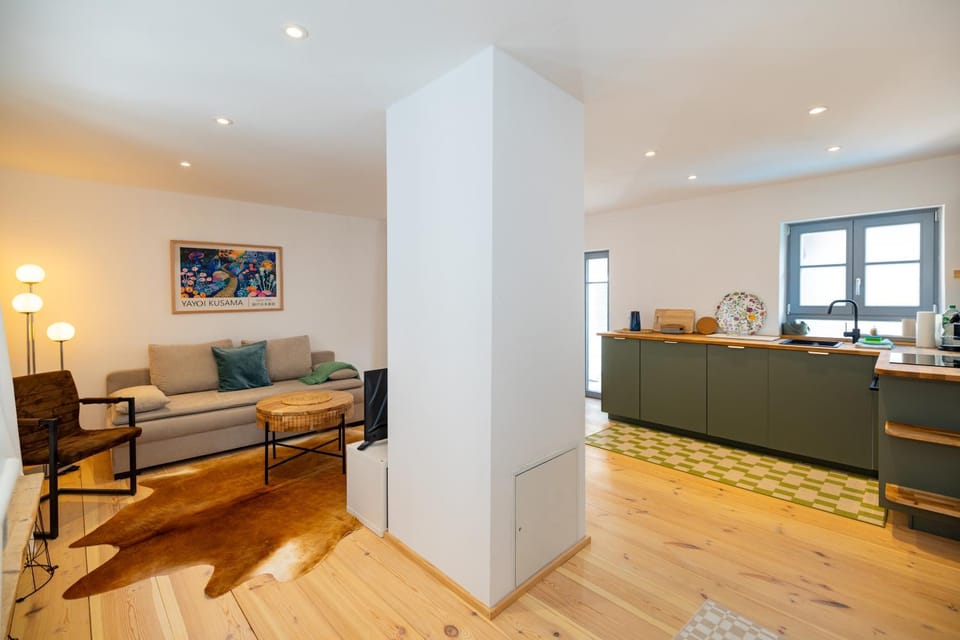 Kitchen or kitchenette, Seating area