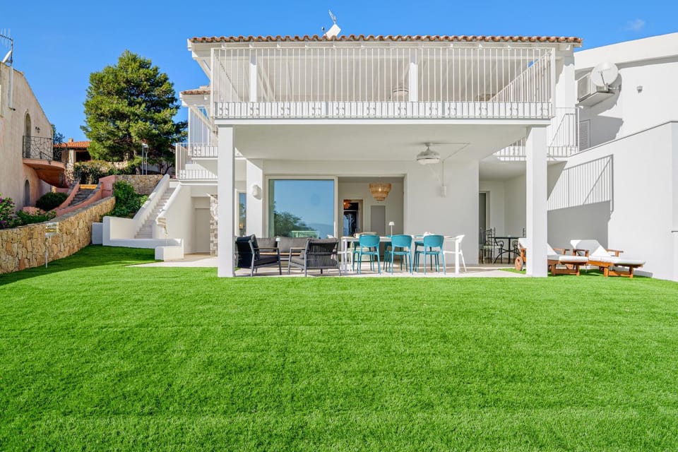 Property building, Balcony/Terrace, Living room