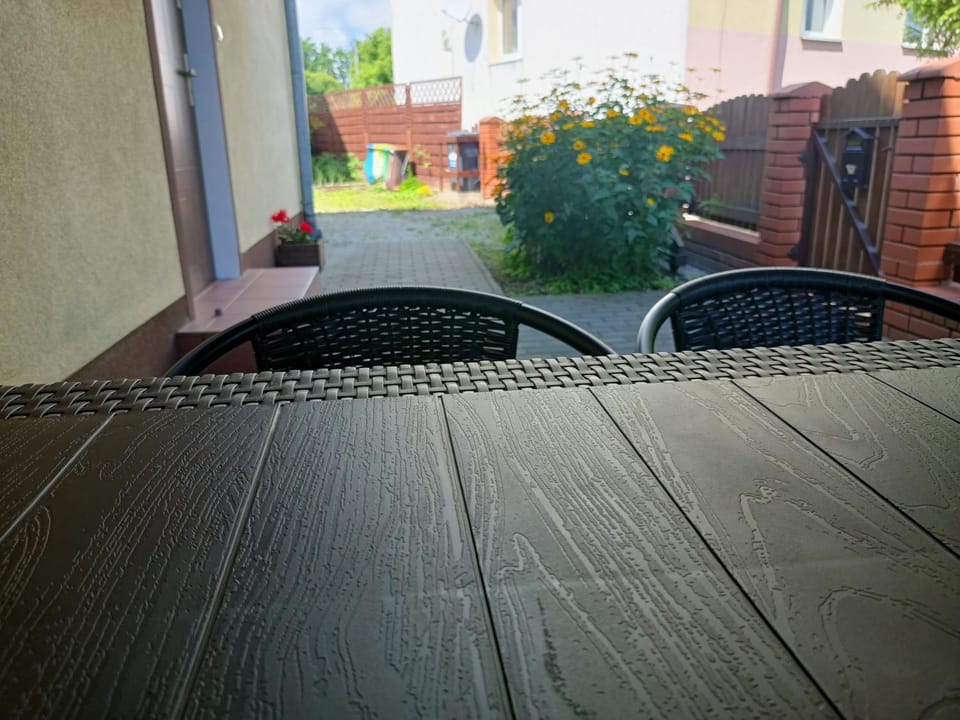 Day, Seating area