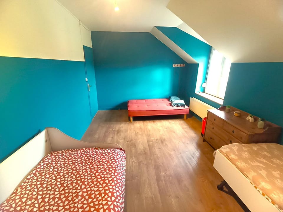 Bed, Photo of the whole room, Bedroom