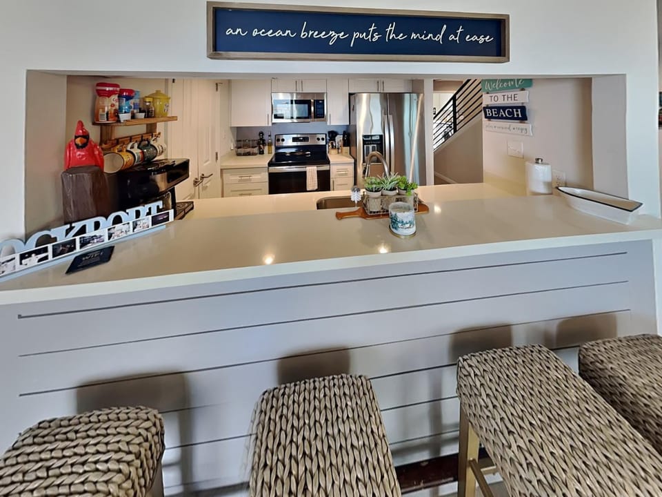 Kitchen or kitchenette, Seating area, furniture, microwave, oven, kitchen