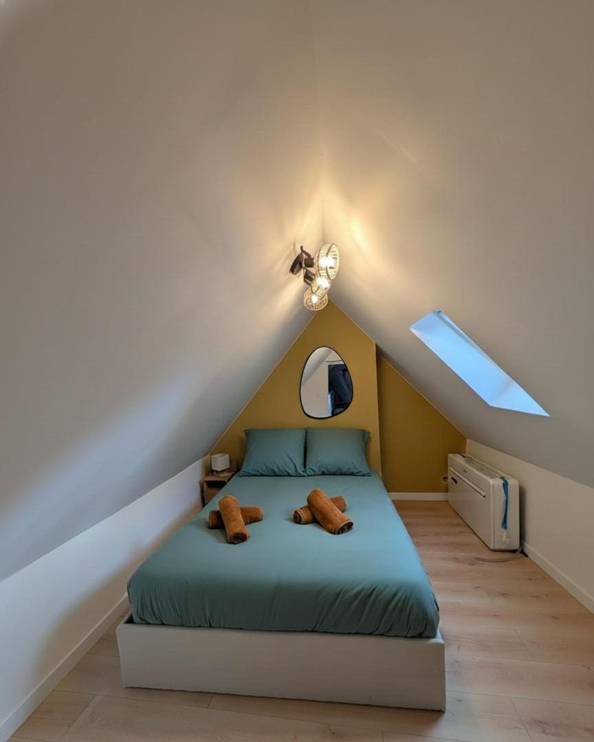 Le Bleu Urbain Logement Chic en Centre-Ville Apartment in Amiens
