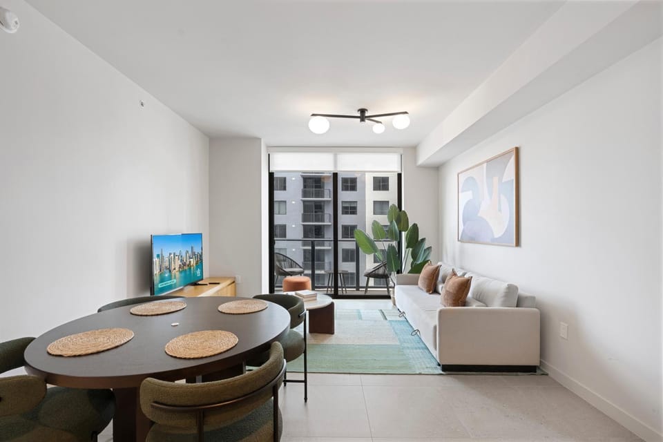 TV and multimedia, Living room, Seating area, Dining area
