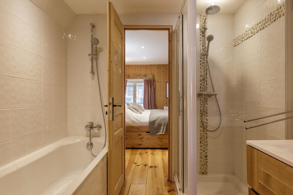 Ferme d Aristide - Chalet 160m2 Calme Sauna Vue Bus Train 250m Chalet in Chamonix