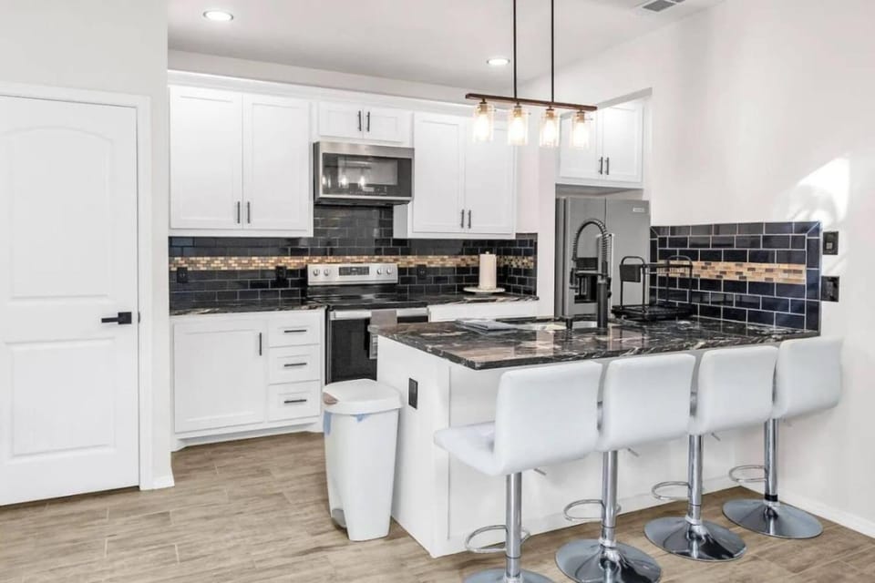 4BR En-Suite Townhome that is Near UH and Downtown House in Houston