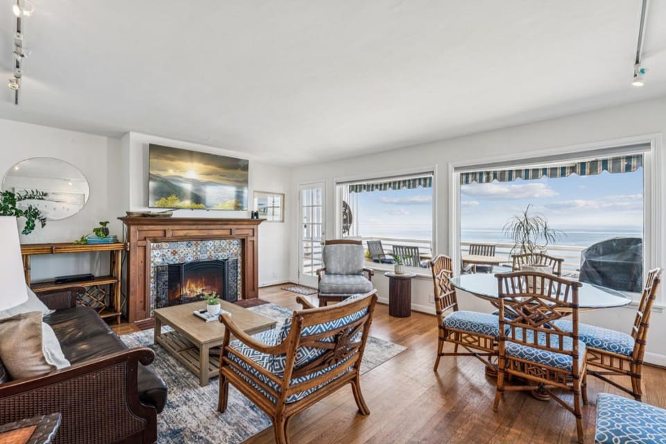 Oceanfront St Anns Beach Laguna Beach Private Beach Stairs To The Sand House in Laguna Beach