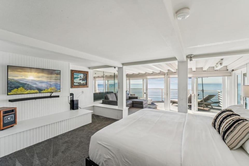 Oceanfront St Anns Beach Laguna Beach Private Beach Stairs To The Sand House in Laguna Beach