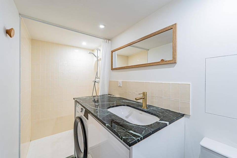 Cozy flat with 2 bedrooms in Saint Germain des Prés - up to 6 people Apartment in Paris