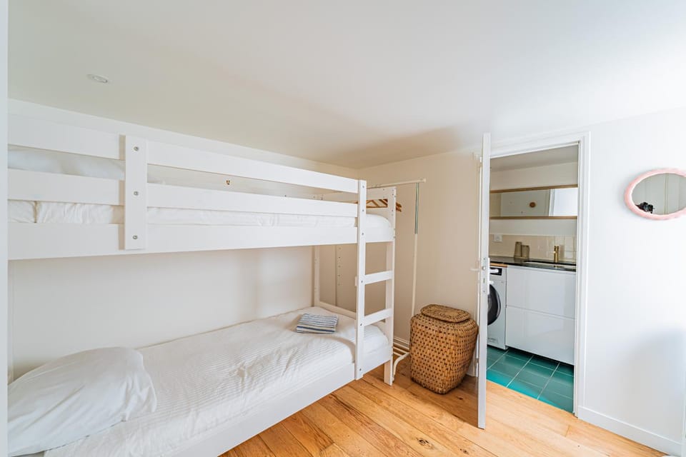 Cozy flat with 2 bedrooms in Saint Germain des Prés - up to 6 people Apartment in Paris