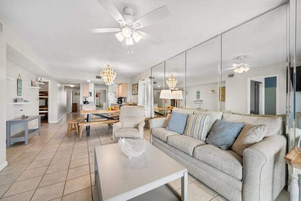 Boardwalk 1081 by Youngs Suncoast Apartment in Gulf Shores