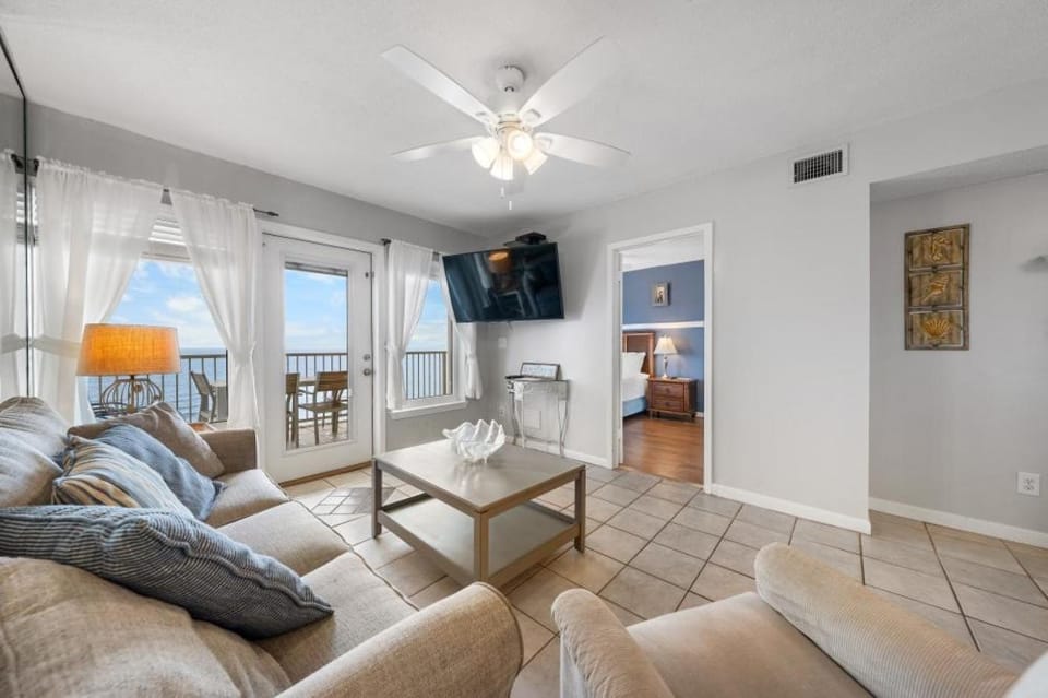 Boardwalk 1081 by Youngs Suncoast Apartment in Gulf Shores
