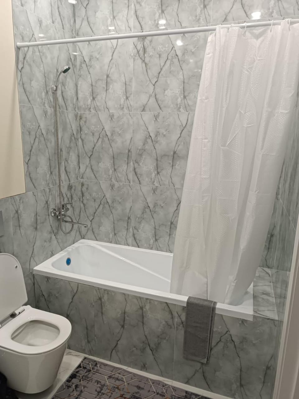 Shower, Toilet, Bathroom, towels