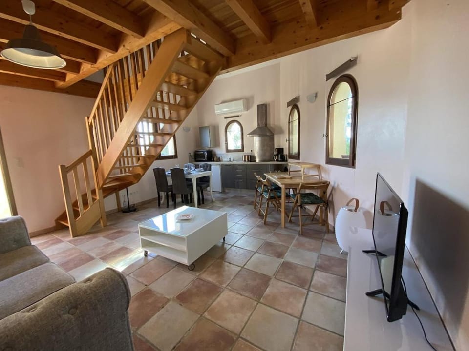 Confortable gîte Tourrenquets in Gers 32390 Apartment in Occitanie