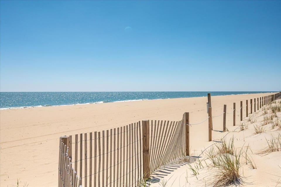 Harbour Bay-Cozy Canal-Front Condo – Pool & Water Views House in Ocean City