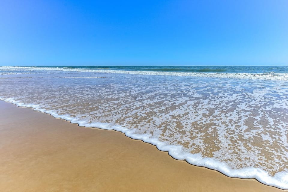 Harbour Bay-Cozy Canal-Front Condo – Pool & Water Views House in Ocean City